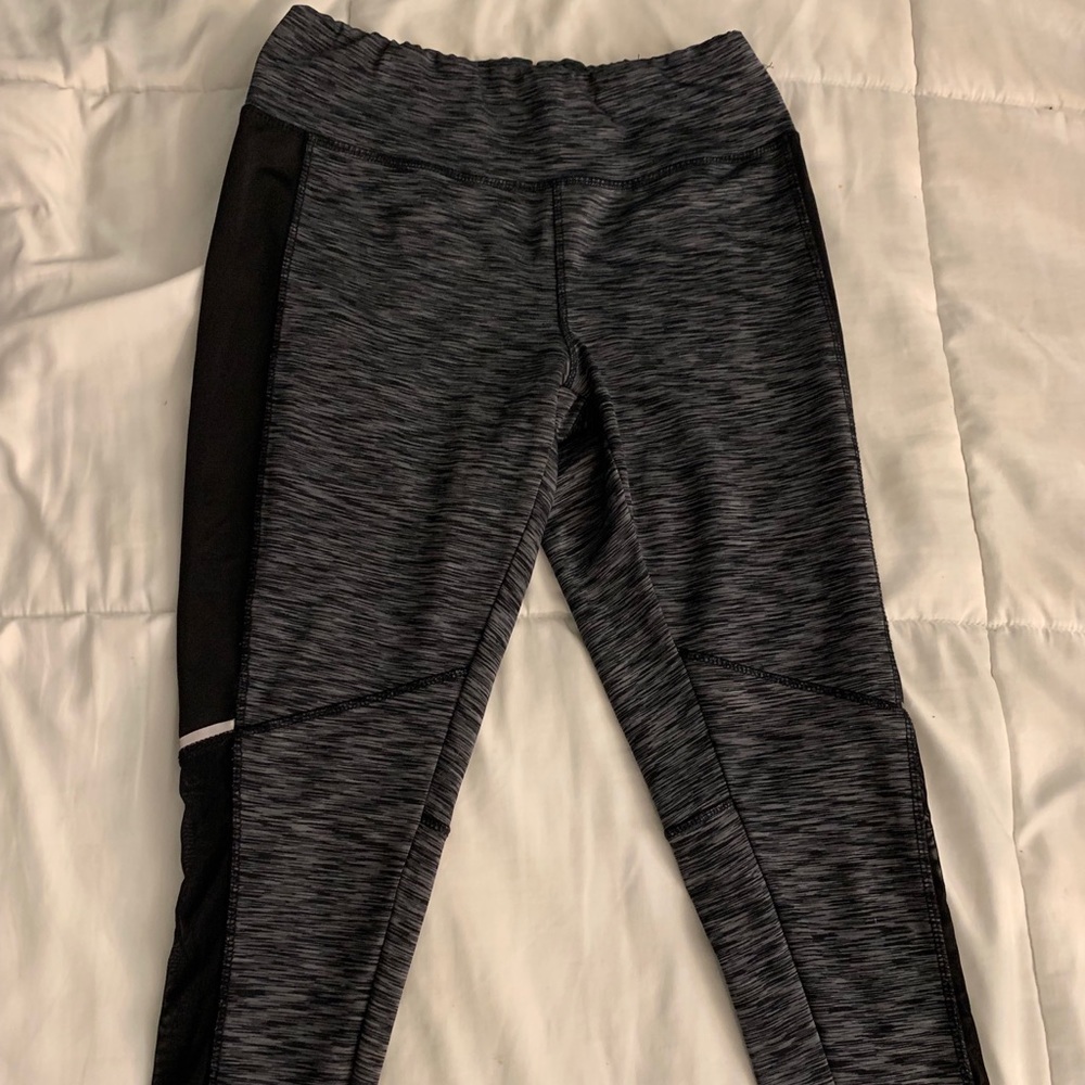 Black/gray cropped mesh leggings